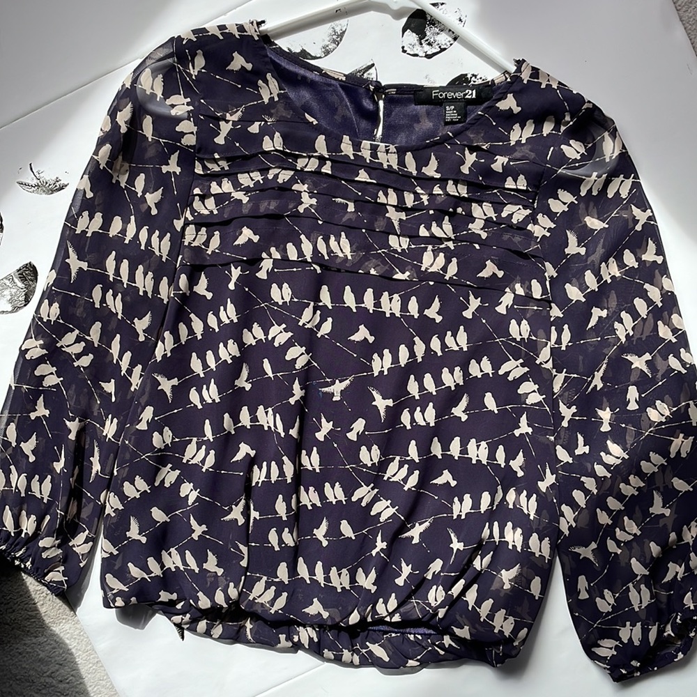 Forever 21 Navy and Cream Blouse Size S